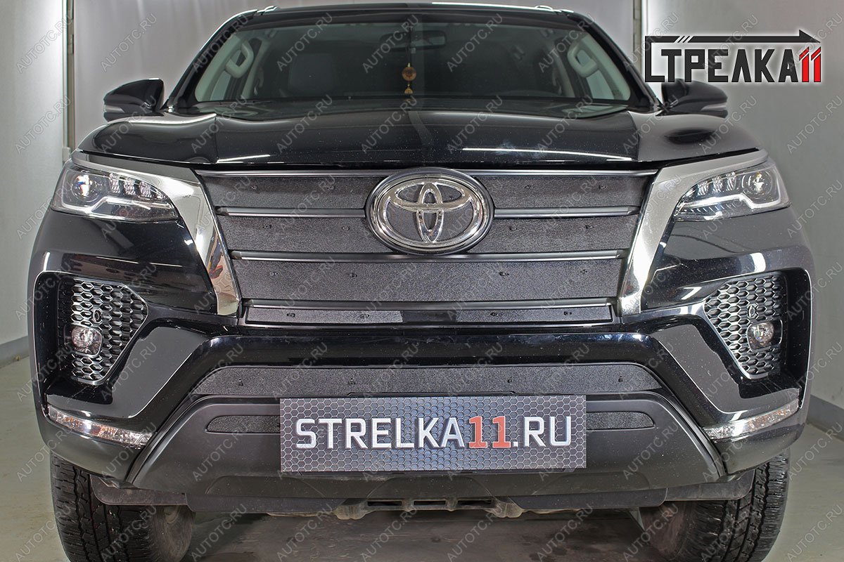 3 299 р. Зимняя защита на стяжке (верх 7 частей) Стрелка11  Toyota Fortuner  AN160 (2020-2025) рестайлинг (черная)  с доставкой в г. Москва