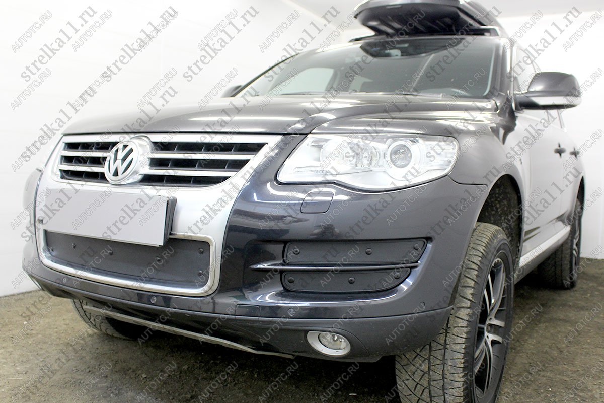 1 599 р. Зимняя защита на стяжке (боковая 4 части) Стрелка11  Volkswagen Touareg  GP (2006-2010) рестайлинг (черная)  с доставкой в г. Москва