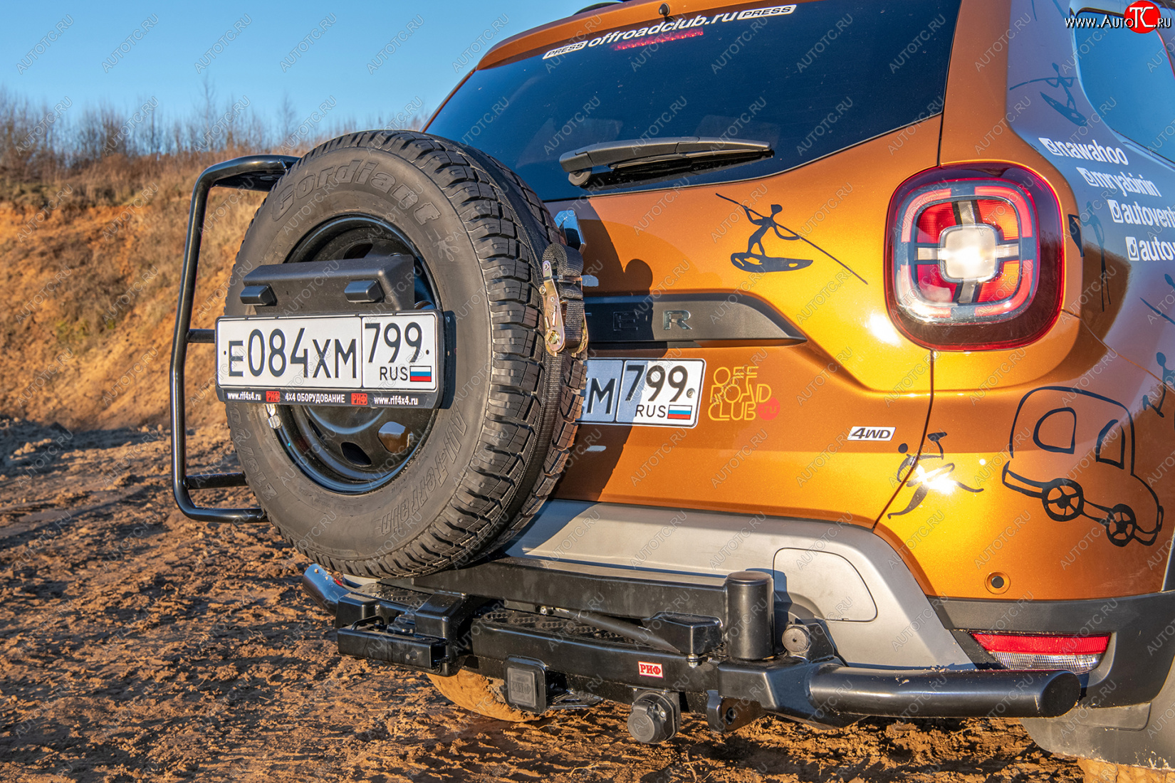 67 999 р. Бампер силовой задний РИФ Renault Duster HS рестайлинг (2015-2021) (С квадратом под фаркоп, калиткой и подсветкой номера)  с доставкой в г. Москва