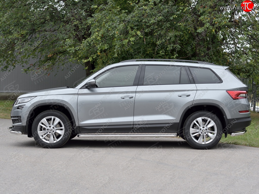 22 999 р. Порожки для ног (труба Ø42) SLITKOFF  Skoda Kodiaq  NU7 (2017-2021) дорестайлинг (Вариант 2 (лист алюм, проф.сталь))  с доставкой в г. Москва