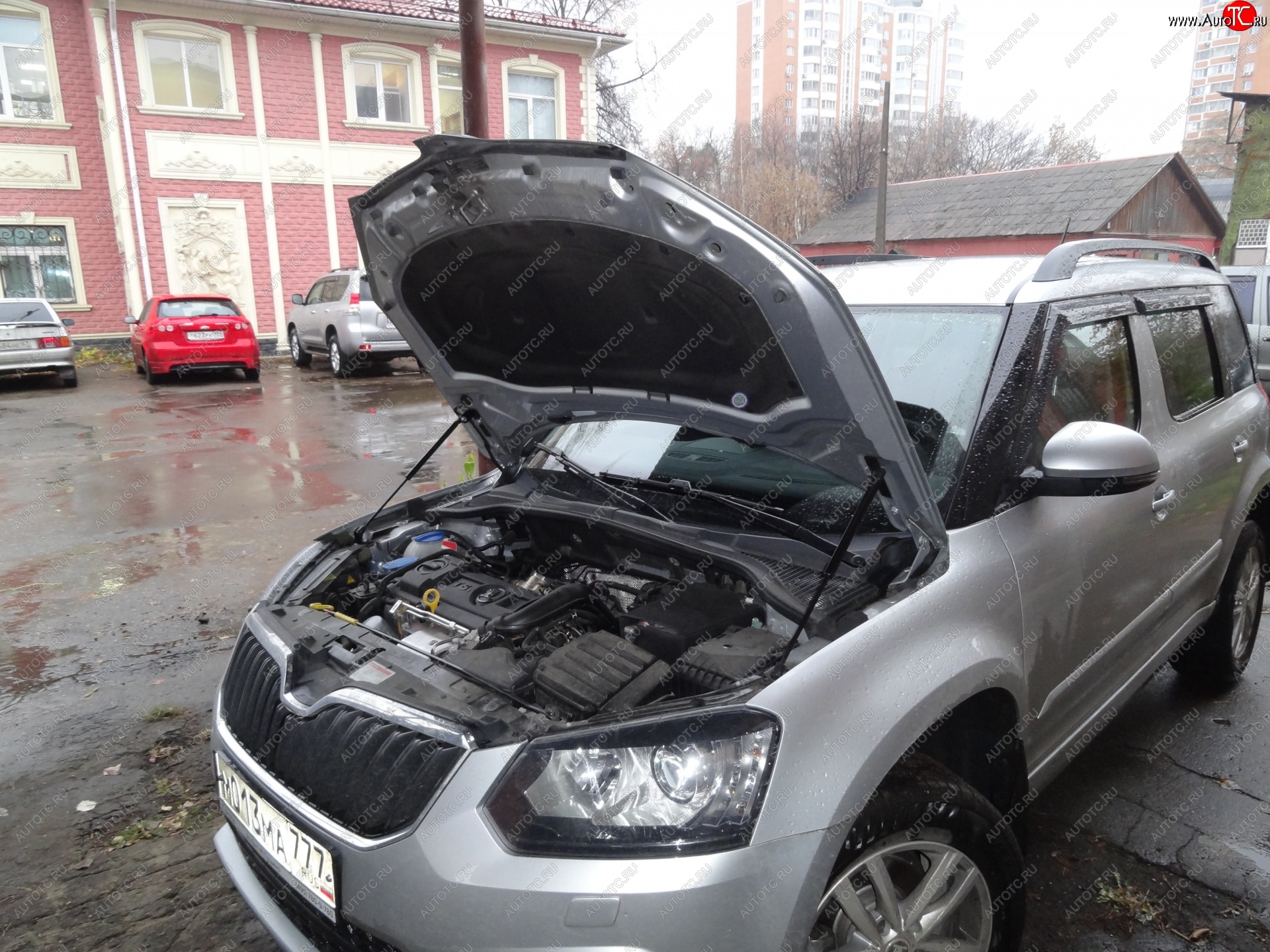 2 199 р. Упоры капота Russtal Skoda Yeti (2013-2018) (2 штуки)  с доставкой в г. Москва