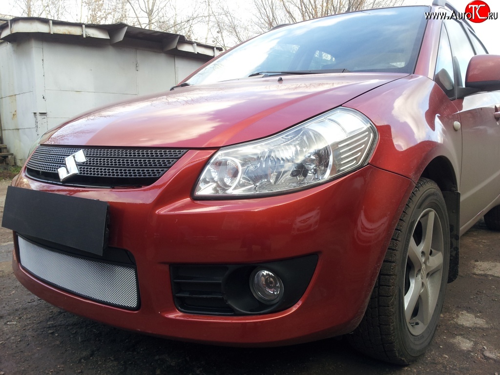 1 539 р. Сетка на бампер (хетчбек) Russtal (хром) Suzuki SX4 GYA,GYB  рестайлинг, хэтчбэк (2010-2016)  с доставкой в г. Москва