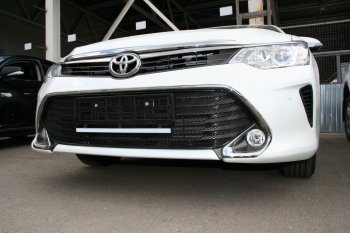 689 р. Сетка на бампер внешняя Arbori Toyota Camry XV55 1-ый рестайлинг (2014-2017) (Черная 15 мм)  с доставкой в г. Москва. Увеличить фотографию 2