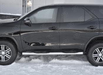 24 549 р. Защита порогов (Ø76 мм, с проступью) SLITKOFF  Toyota Fortuner  AN160 (2020-2025) рестайлинг (торцы со скосами 45°, полированная нержавейка)  с доставкой в г. Москва. Увеличить фотографию 2