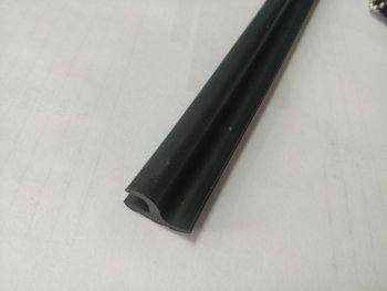 299 р. Универсальный уплотнитель FlexLine (16 mm U-LIP с хром полосой, 1 погонный метр) Nissan Cedric 3 230 седан (1971-1975)  с доставкой в г. Москва. Увеличить фотографию 3