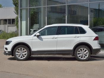 20 749 р. Защита порогов (Ø75х42 мм с проступью, NOT R-LINE) Russtal Volkswagen Tiguan Mk2 рестайлинг (2020-2022) (полированная нержавейка)  с доставкой в г. Москва. Увеличить фотографию 2