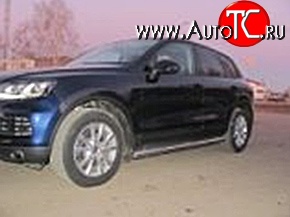 12 049 р. Защита порогов из круглой трубы диаметром 76 мм Металл Дизайн Volkswagen Touareg NF дорестайлинг (2010-2014)  с доставкой в г. Москва